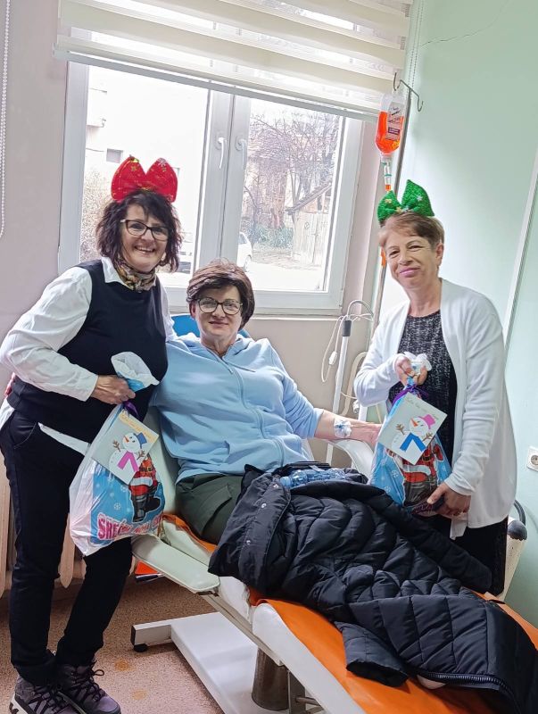 Podela novogodišnjih poklona u Dnevnoj onkološkoj bolnici